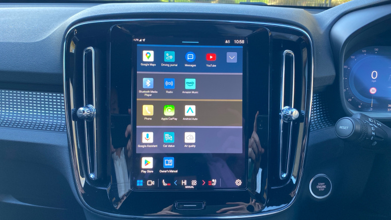 Volvo XC40 2.0 B4P Plus Black Edition 5dr Auto Petrol Estate